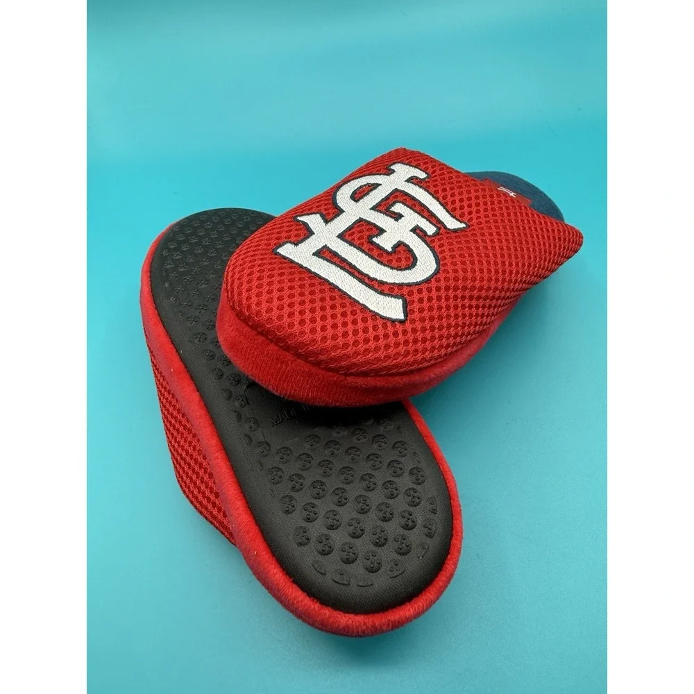 FOCO St. Louis Cardinals MLB Slippers Youth Large 5-6. Red.‎ NEW